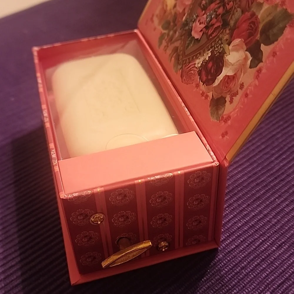 Punch Studio Rose Soap in Elegant Pink Singing Box - Picture 3 of 5